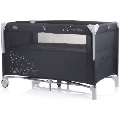 Patut Chipolino Relax ebony linen pliabil, cu laterala culisanta, sistem side-sleeping, buzunar, usita cu fermoar, roti cu blocare, geanta de transport inclusa, standard European EN716-1