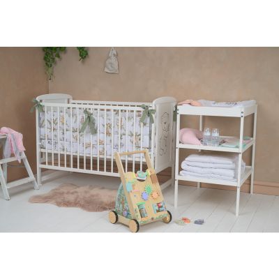 Babyneeds - Patut din lemn de pin Timmi 120x60 cm, EN716-1, EN716-2, Inaltime saltea reglabila pe 3 nivele, Laterala cu 3 bete detasabile, Alb + Saltea 12 cm + Qmini - Masuta de schimbat, 70x50 cm, Alb