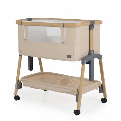 Patut Co-Sleeper Cangaroo Amo Beige 91x49x89 cm cu laterala culisanta,Fixare langa patul parinteluI,Inaltime reglabila in 7 pozitii,Roti cu blocare,Raft pentru accesorii,Pozitie antireflux,Saltea si plasa insecte inclusa