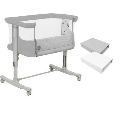 Set patut co-sleeper, Lionelo, Aurora, cu leganare si setare unghiulara, 3 in 1, 85x60x66 cm, Gri deschis+ 2 cearceafuri cu elastic, Qmini, din bumbac certificat Oeko Tex, Alb & Gri