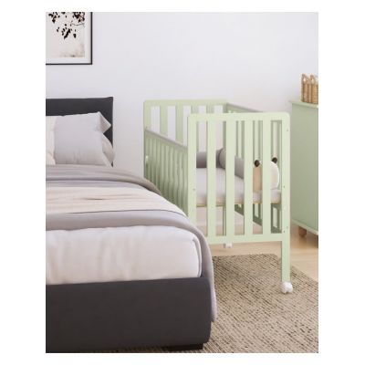 Patut din lemn Bambi menta cu laterala culisanta, roti cu blocare si protectie silicon pentru dentitie, 100 x 50 cm