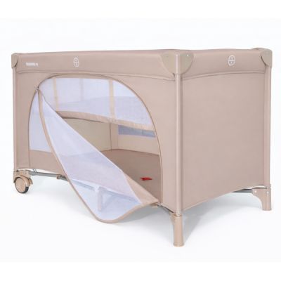 Patut pliabil pentru copii Nichiduta Beige, cu doua nivele, multifunctional 2 in 1, cadru din otel, material poliester 210D, roti cu franare, dimensiune 125 x 65 x 77 cm, geanta de transport inclusa