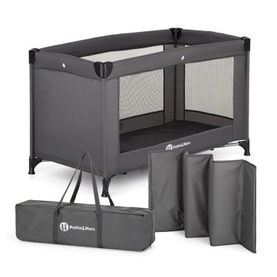 Patut pliant, Petite&Mars, Koot, 120 x 60 cm, Cu roti, Functie de tarc, Pliere compacta, Include geanta de transport, Intrare laterala cu fermoar, Pereti din plasa, Pana la 15 kg, 0-30 luni, Gri Charcoal